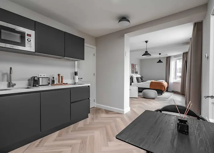 Limehome Keizerstraat 3*