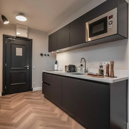 Limehome Keizerstraat Aparthotel 3*