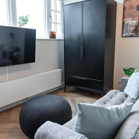 Limehome Keizerstraat Aparthotel 3*