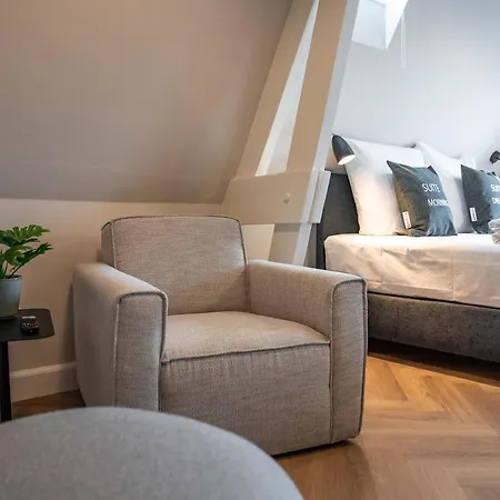 Limehome Keizerstraat Aparthotel 3*