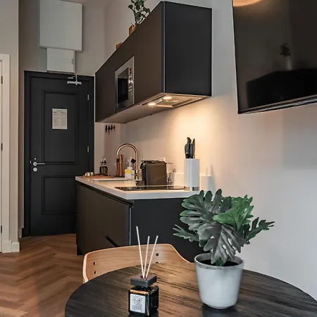 Limehome Keizerstraat Aparthotel 3*