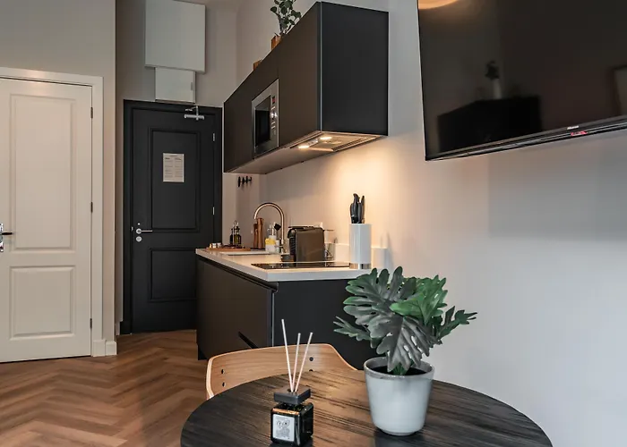 Limehome Keizerstraat Aparthotel 3*