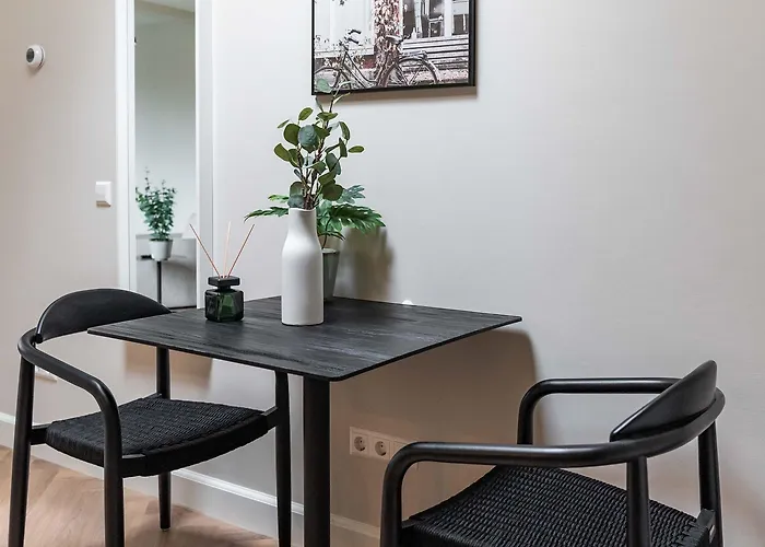 Limehome Keizerstraat Aparthotel 3*